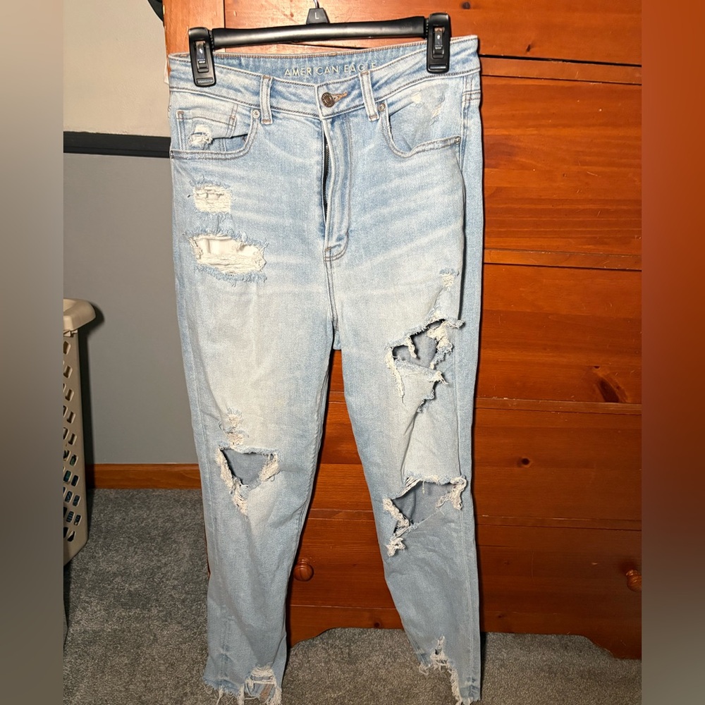 American Eagle Outfitters Light Blue Distressed Stretch Mom Jeans- 8L